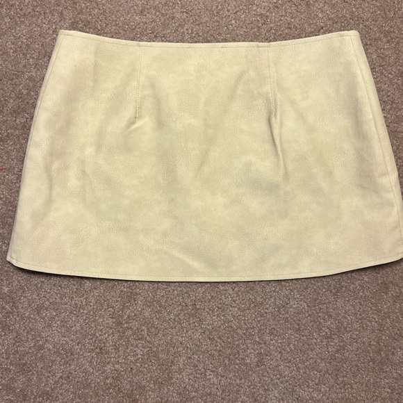 PrettyLittleThing Beige Mini Skirt - Picture 2 of 2
